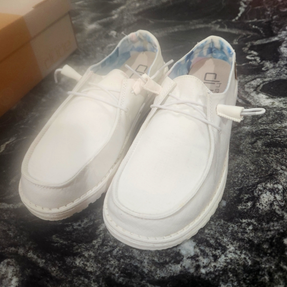Hey Dudes - Women size 8